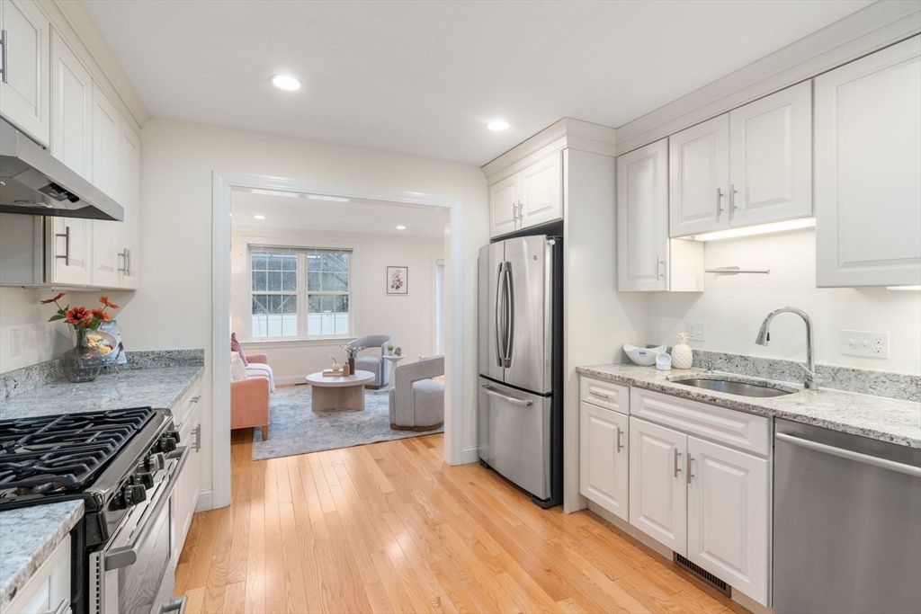 87-89 Ossipee Road, Unit 87 Newton, MA 02464 - Photo 9 of 19