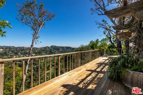 $1,850,000 | 10132 Hollow Glen Circle, Los Angeles, CA 90077
