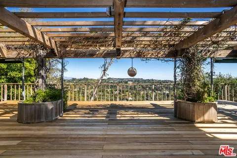 $1,850,000 | 10132 Hollow Glen Circle, Los Angeles, CA 90077