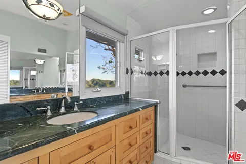 $1,850,000 | 10132 Hollow Glen Circle, Los Angeles, CA 90077