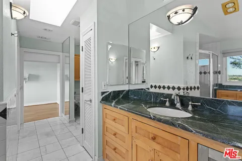 $1,850,000 | 10132 Hollow Glen Circle, Los Angeles, CA 90077