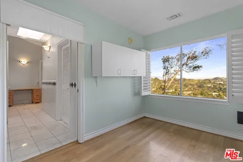 $1,850,000 | 10132 Hollow Glen Circle, Los Angeles, CA 90077