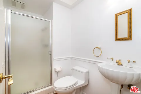 $1,850,000 | 10132 Hollow Glen Circle, Los Angeles, CA 90077