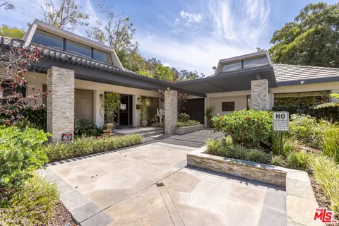 $1,850,000 | 10132 Hollow Glen Circle, Los Angeles, CA 90077