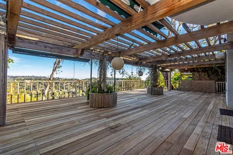 $1,850,000 | 10132 Hollow Glen Circle, Los Angeles, CA 90077