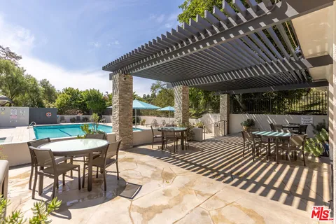 $1,850,000 | 10132 Hollow Glen Circle, Los Angeles, CA 90077