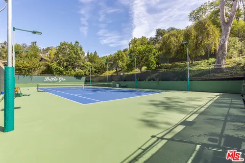 $1,850,000 | 10132 Hollow Glen Circle, Los Angeles, CA 90077