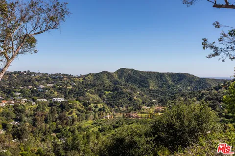 $1,850,000 | 10132 Hollow Glen Circle, Los Angeles, CA 90077