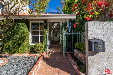 $1,850,000 | 10132 Hollow Glen Circle, Los Angeles, CA 90077