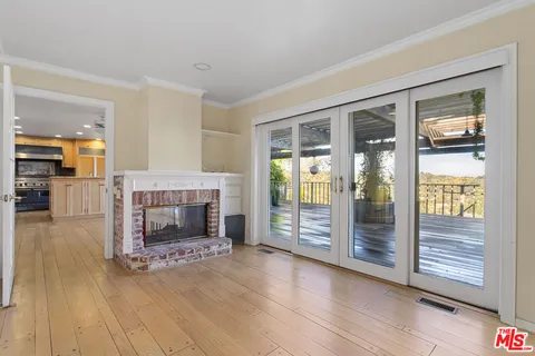 $1,850,000 | 10132 Hollow Glen Circle, Los Angeles, CA 90077