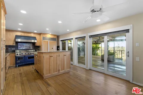 $1,850,000 | 10132 Hollow Glen Circle, Los Angeles, CA 90077