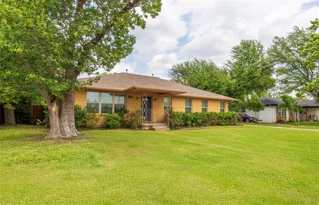 $418,999 | 3211 Lockmoor Lane, Dallas, TX 75220