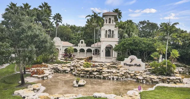 a view of a tennis court