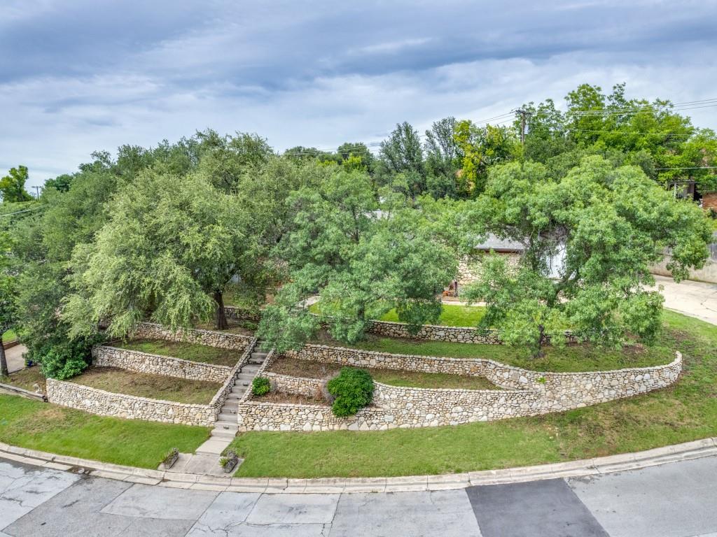 405 Chandler Lake Road Fort Worth, TX 76103 - Photo 2 of 20 a view of a yard with plants