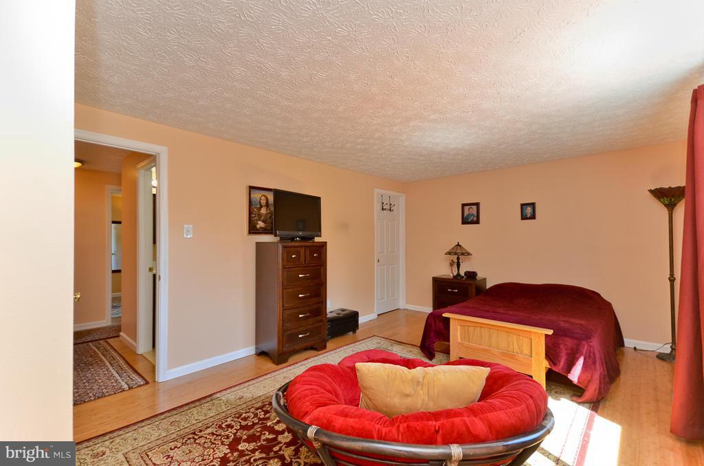 8277 Bark Tree Court Springfield, VA 22153 - Photo 15 of 25 Bath (Master)