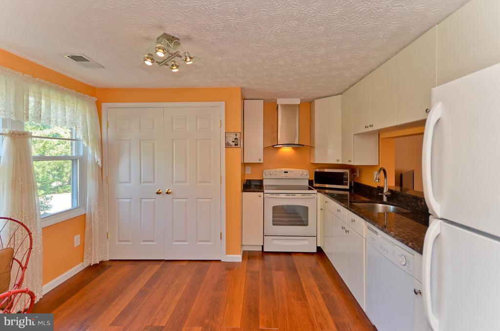 8277 Bark Tree Court Springfield, VA 22153 - Photo 4 of 25 Kitchen