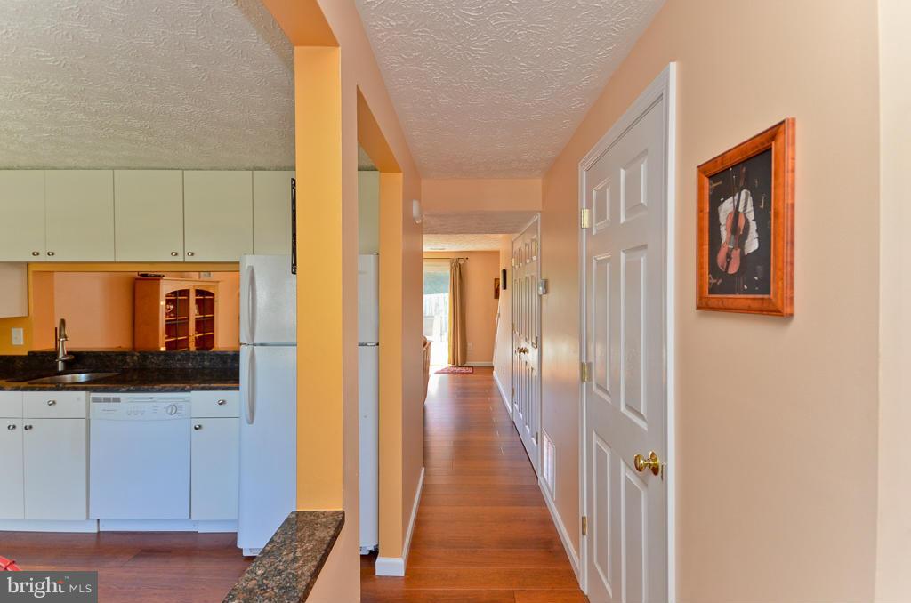8277 Bark Tree Court Springfield, VA 22153 - Photo 8 of 25 Interior (General)