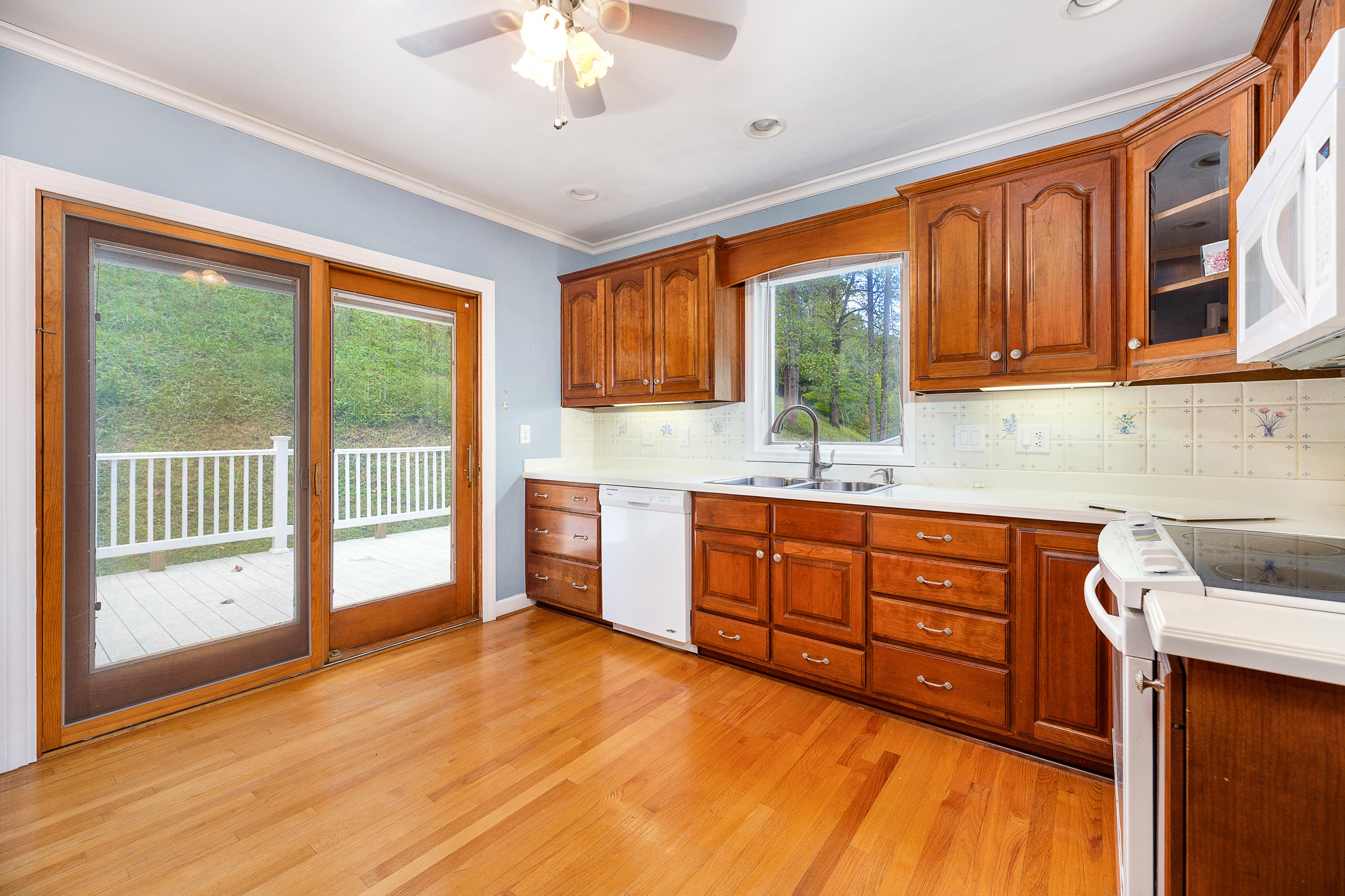 6963 Davis Boone Road Boones Mill, VA 24065 - Photo 13 of 26 Kitchen to Deck
