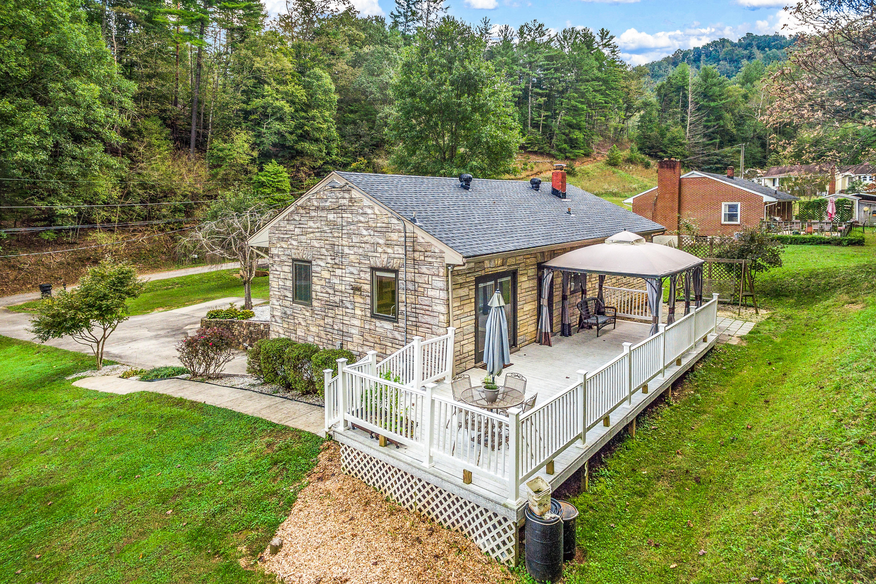 6963 Davis Boone Road Boones Mill, VA 24065 - Photo 6 of 26 Large Back Deck