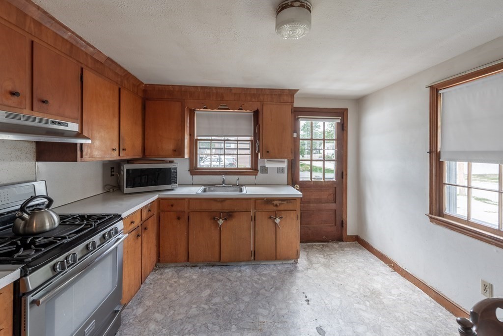 63 Brooks Road Rockland, MA 02370 - Photo 3 of 12 Gallery Image 3