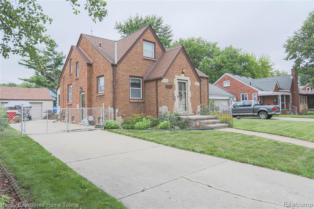 22757 Rausch Avenue Eastpointe, MI 48021 - Photo 2 of 27