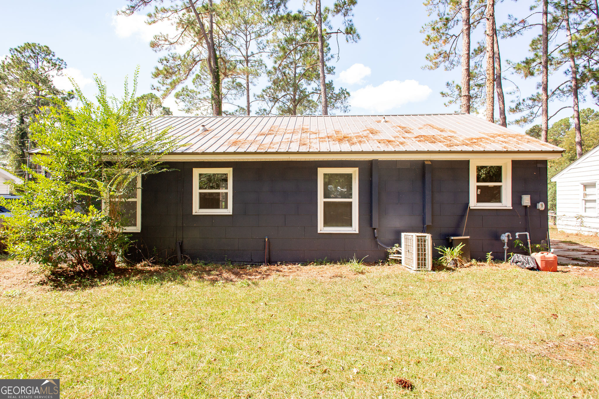2312 Spurgeon Street Waycross, GA 31501 - Photo 5 of 20 a house with a outdoor space