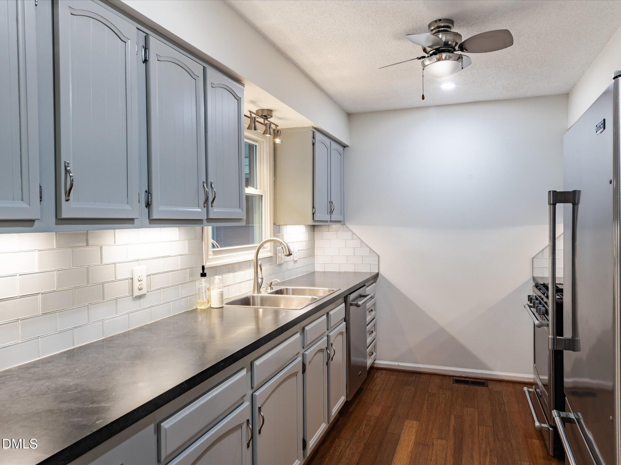 2929 Rue Sans Famille Raleigh, NC 27607 - Photo 5 of 38 09-Kitchen