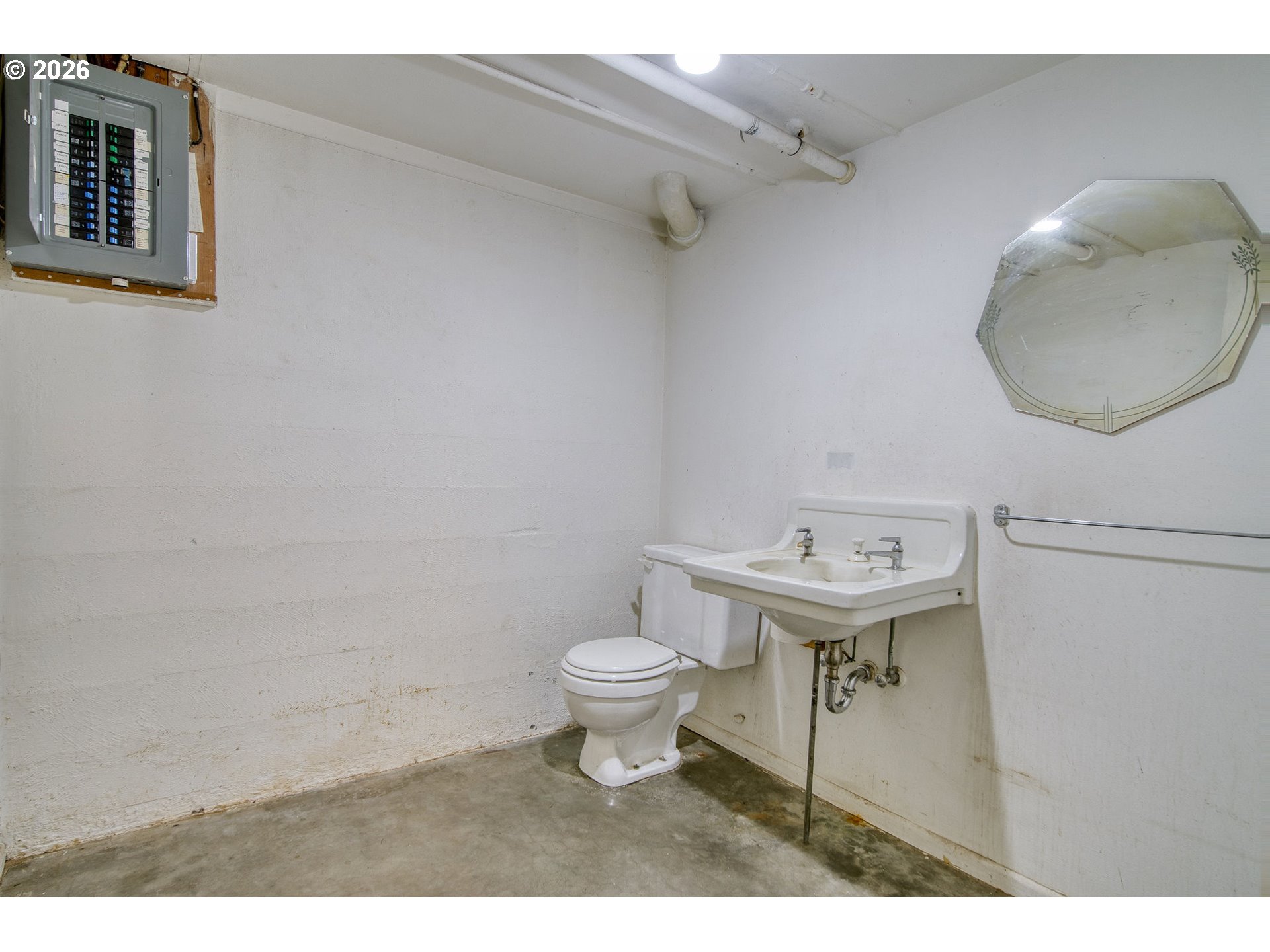 5730 Southwest Shattuck Road Portland, OR 97221 - Photo 22 of 48 Bathroom