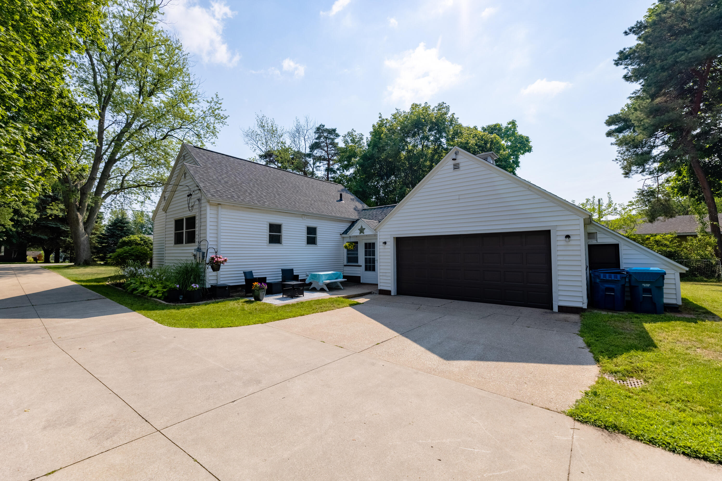 15731 Rannes Street Spring Lake, MI 49456 - Photo 3 of 46 Farmer_9129_7-29-21_0044-HDR