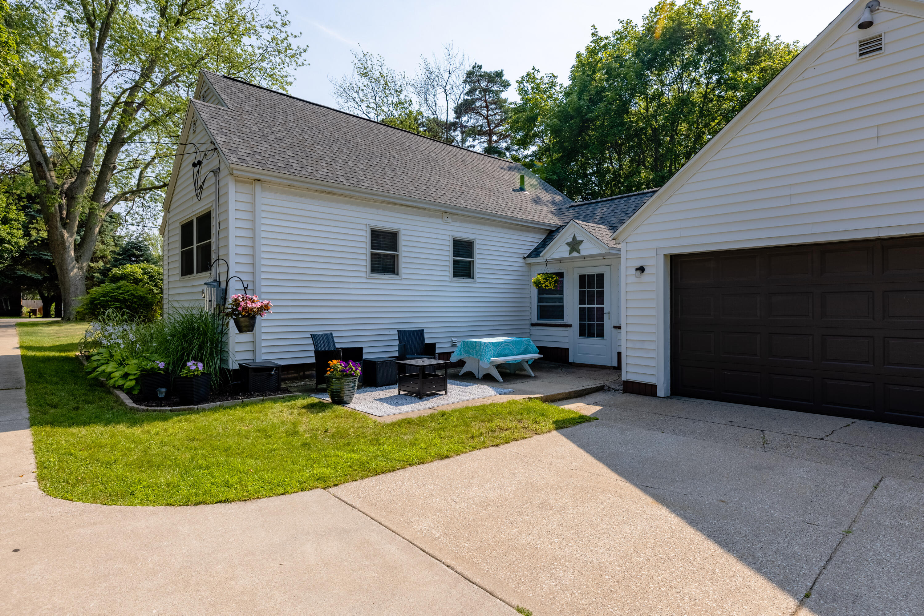 15731 Rannes Street Spring Lake, MI 49456 - Photo 4 of 46 Farmer_9169_7-29-21_0084-HDR