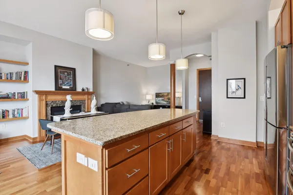 $1,895 | 317 Groveland Avenue, Unit 709, Minneapolis, MN 55403
