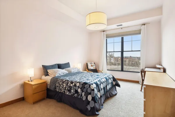 $1,895 | 317 Groveland Avenue, Unit 709, Minneapolis, MN 55403
