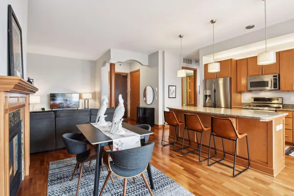 $1,895 | 317 Groveland Avenue, Unit 709, Minneapolis, MN 55403