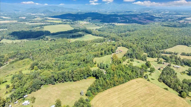 $888,000 | 280 Woodwinds Road, Callaway, VA 24067