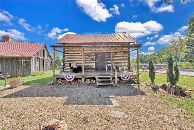 $888,000 | 280 Woodwinds Road, Callaway, VA 24067