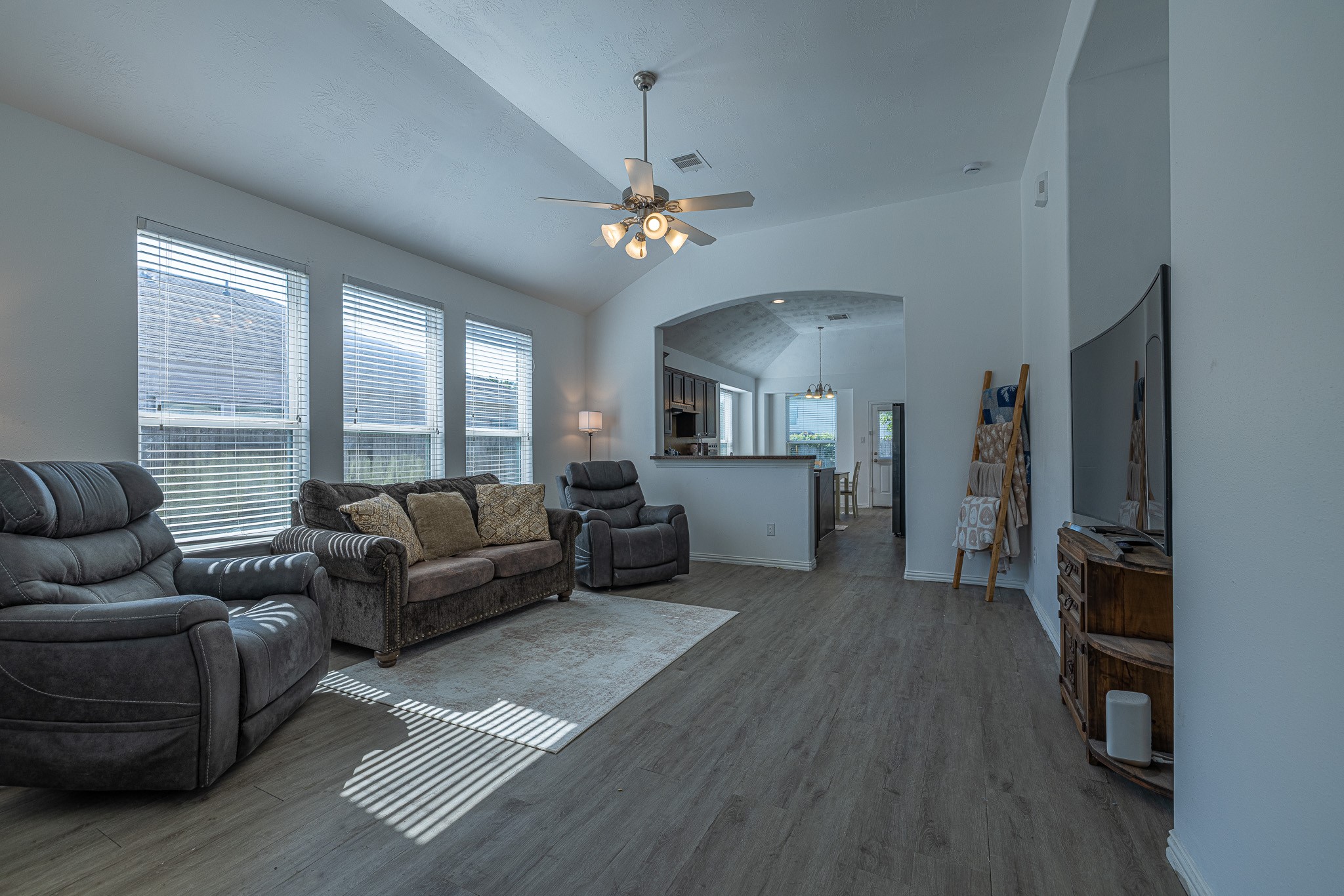 3818 Hunters Trail Baytown, TX 77521 - Photo 5 of 32 a living room with furniture and a chandelier