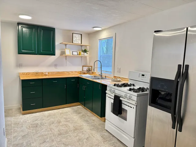 $62,900 | 604 West John Beers Road, Unit 2L, Stevensville, MI 49127