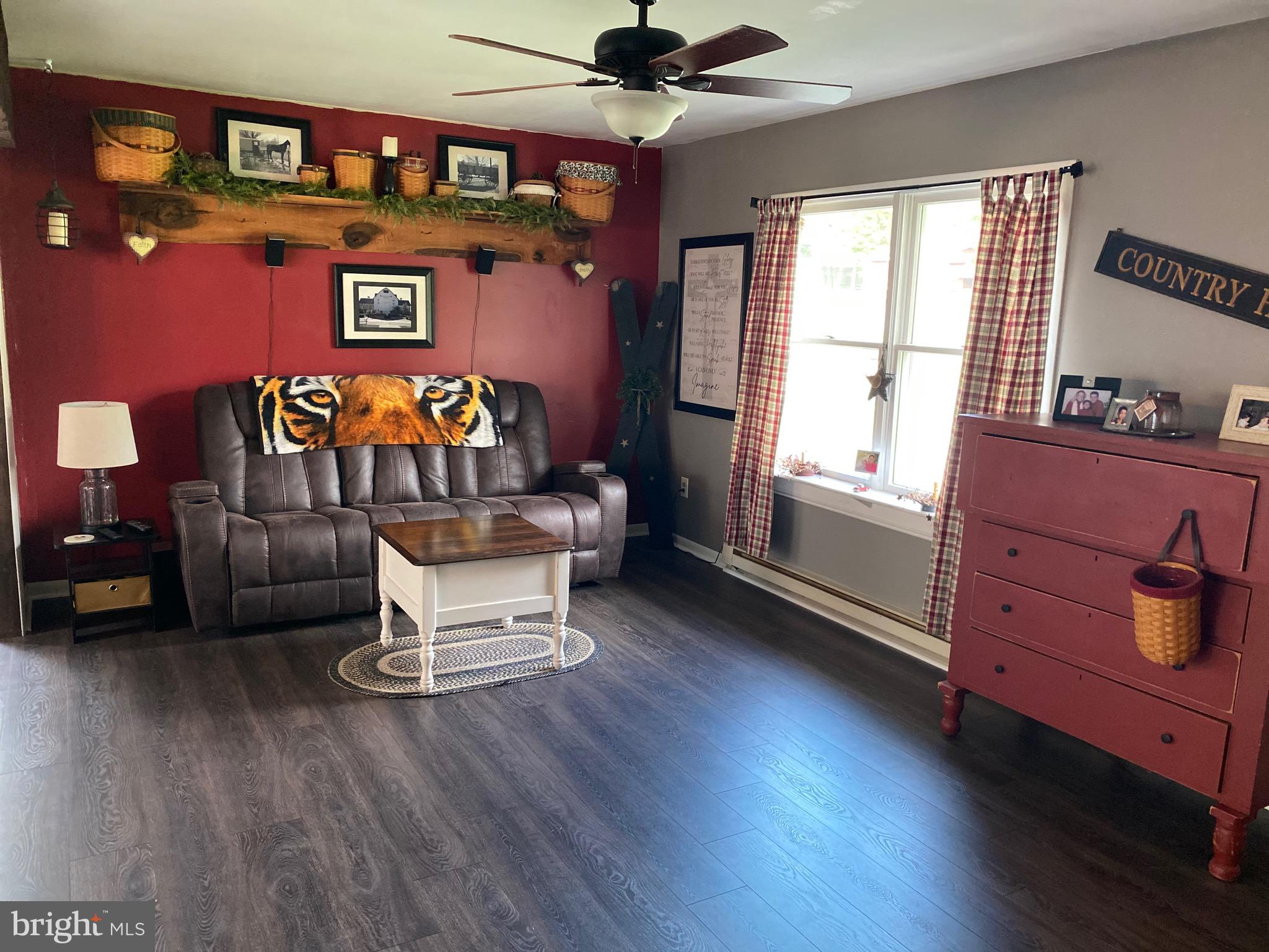 5607 Elizabethtown Road Palmyra, PA 17078 - Photo 17 of 32 Cozy Living room