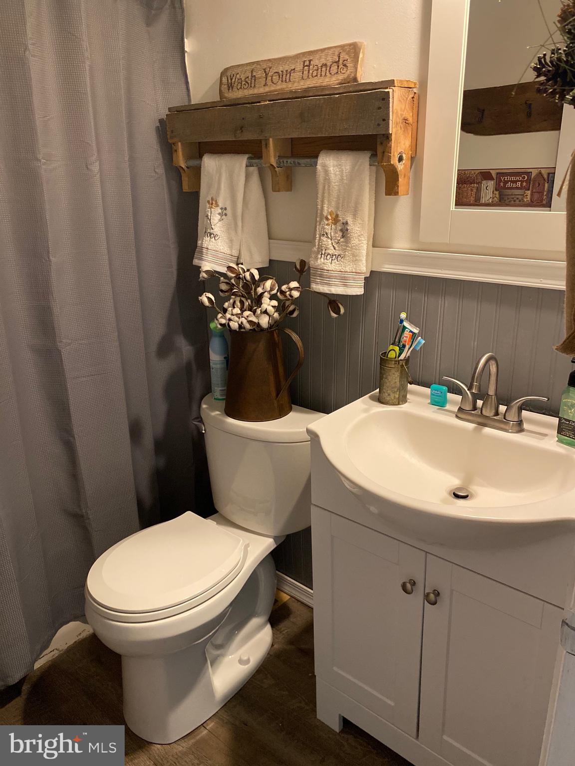 5607 Elizabethtown Road Palmyra, PA 17078 - Photo 18 of 32 Bathroom