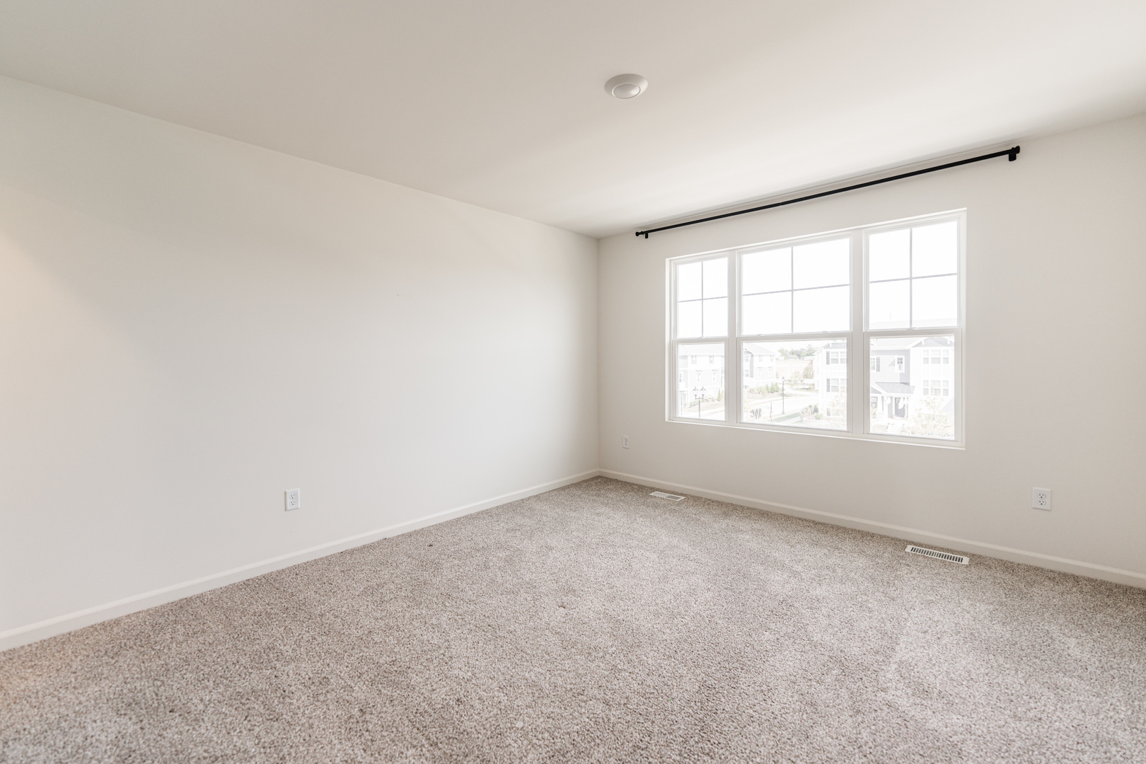 2016 Yellowstone Boulevard Mundelein, IL 60060 - Photo 13 of 30 an empty room with windows