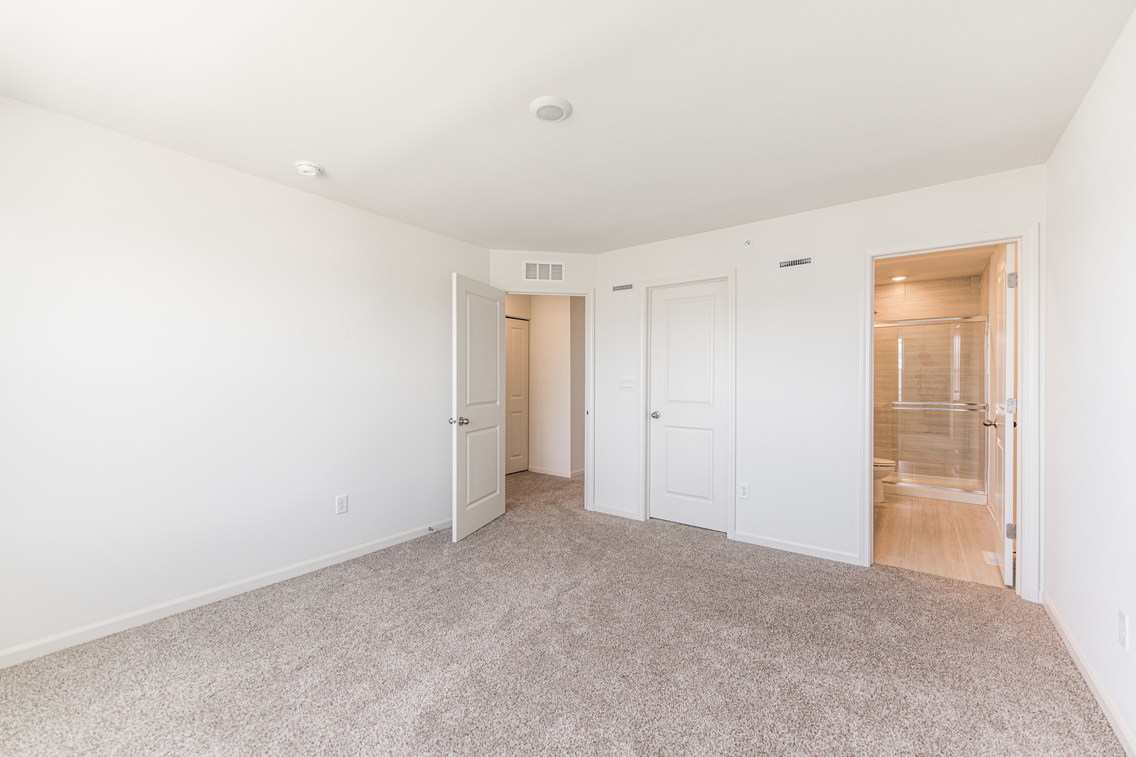 2016 Yellowstone Boulevard Mundelein, IL 60060 - Photo 15 of 30 a view of an empty room