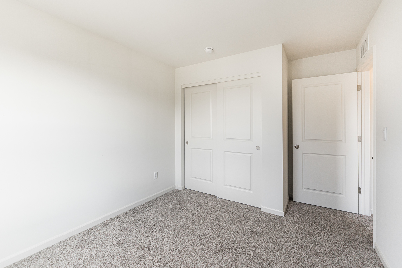 2016 Yellowstone Boulevard Mundelein, IL 60060 - Photo 20 of 30 a view of an empty room