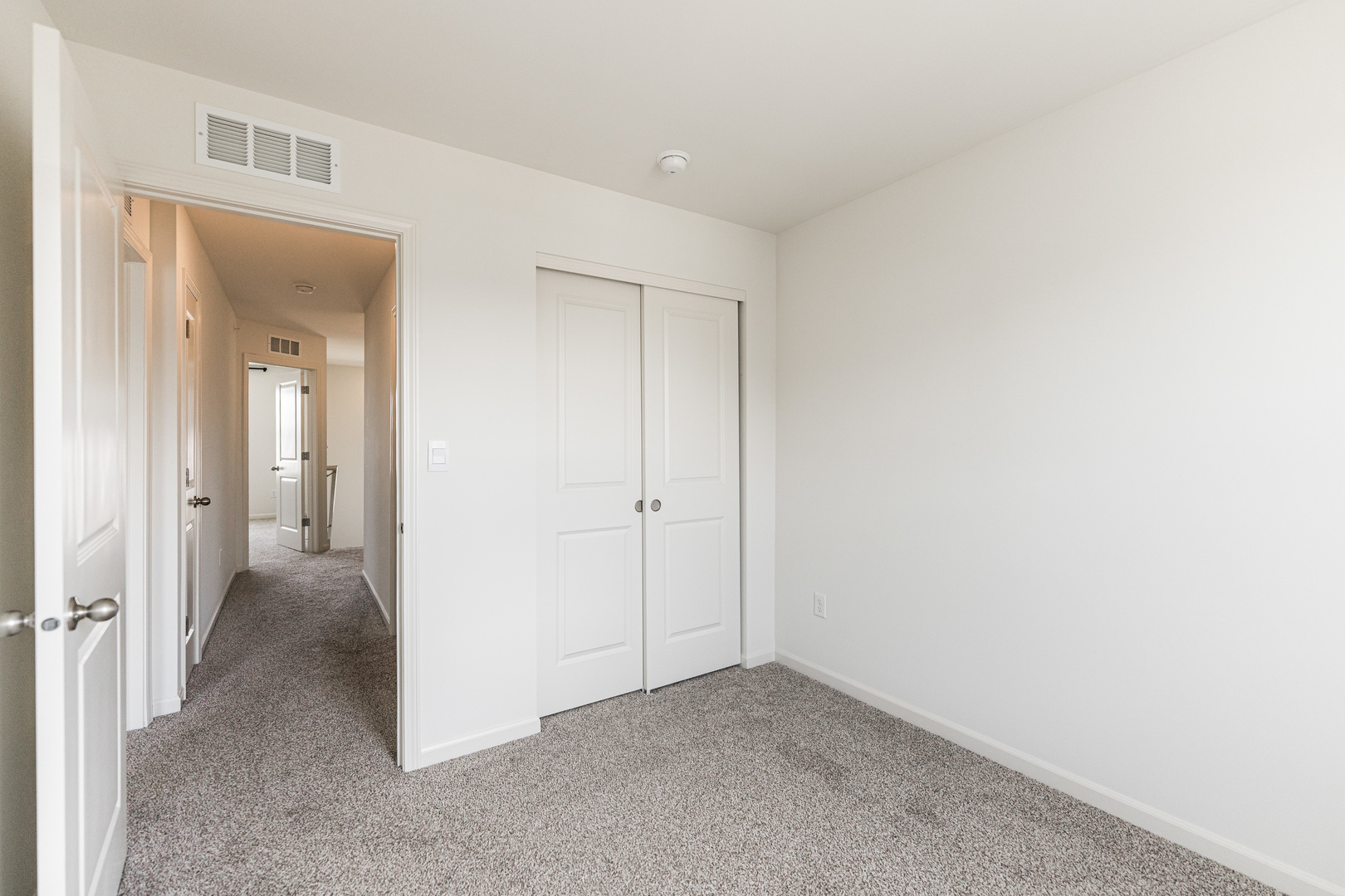 2016 Yellowstone Boulevard Mundelein, IL 60060 - Photo 22 of 30 a view of an empty room