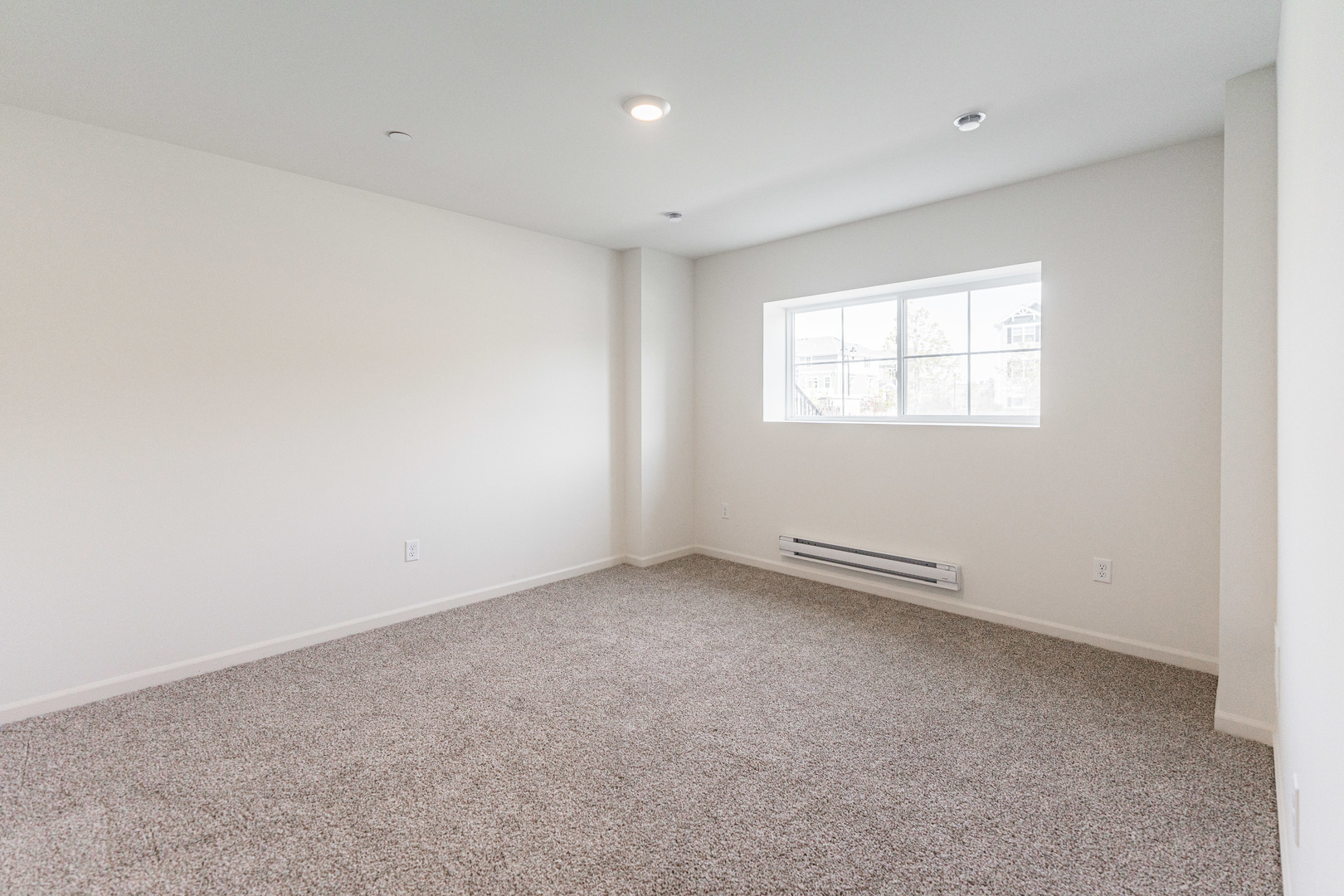 2016 Yellowstone Boulevard Mundelein, IL 60060 - Photo 25 of 30 an empty room with a window