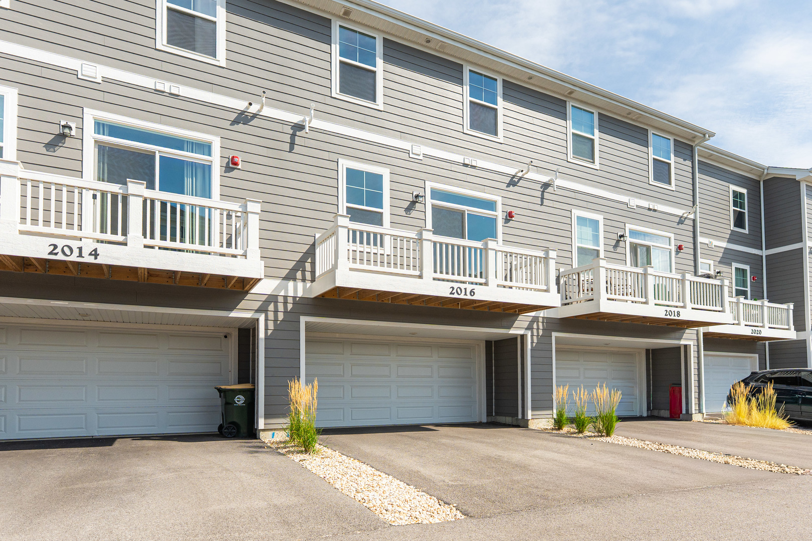 2016 Yellowstone Boulevard Mundelein, IL 60060 - Photo 27 of 30 a view of a house with a patio