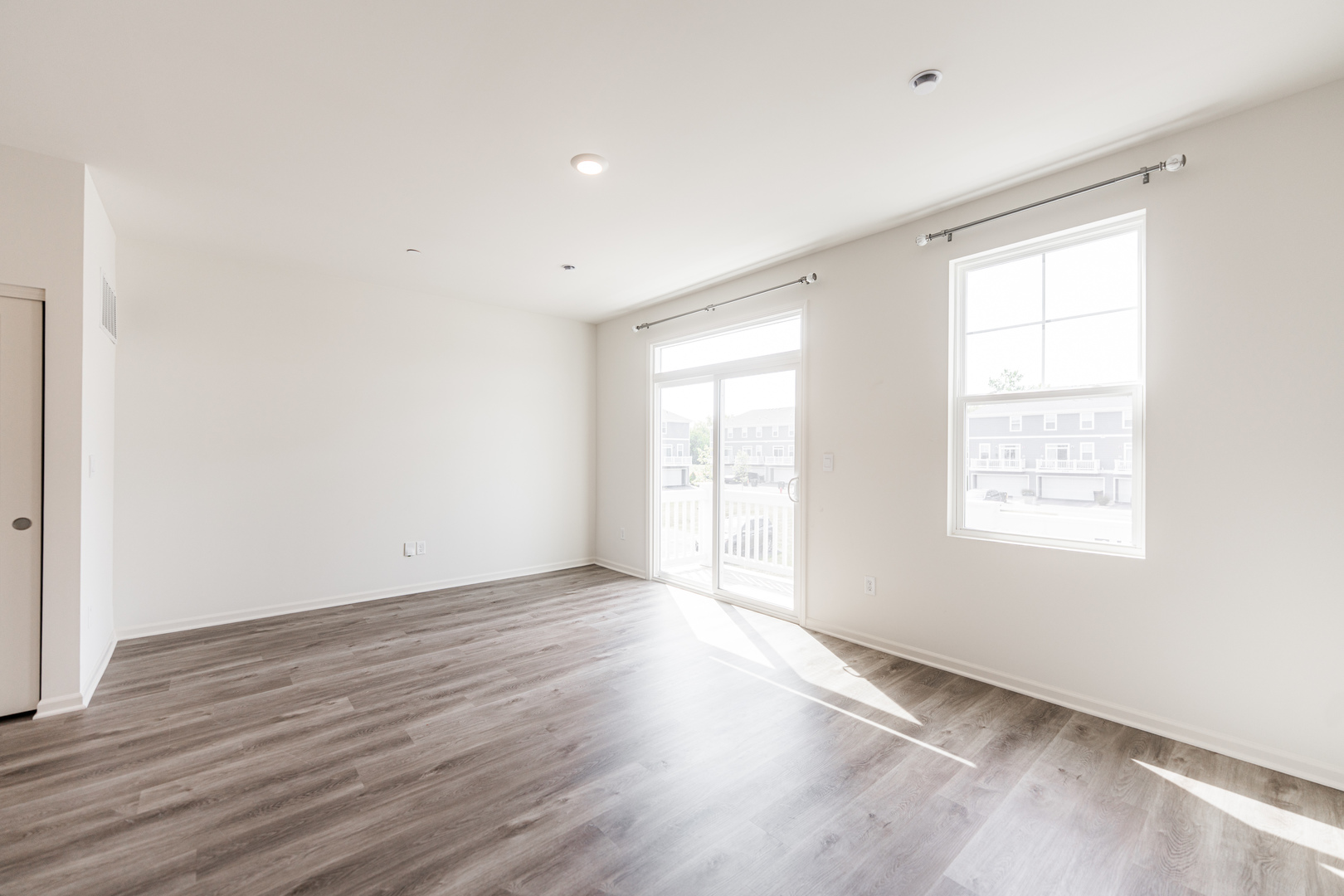2016 Yellowstone Boulevard Mundelein, IL 60060 - Photo 8 of 30 an empty room with wooden floor and windows