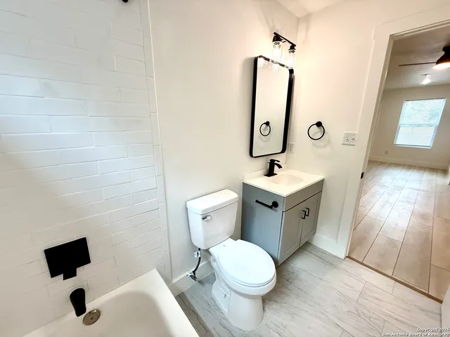 $850 | 2204 West San Antonio Street, Unit 6, New Braunfels, TX 78130