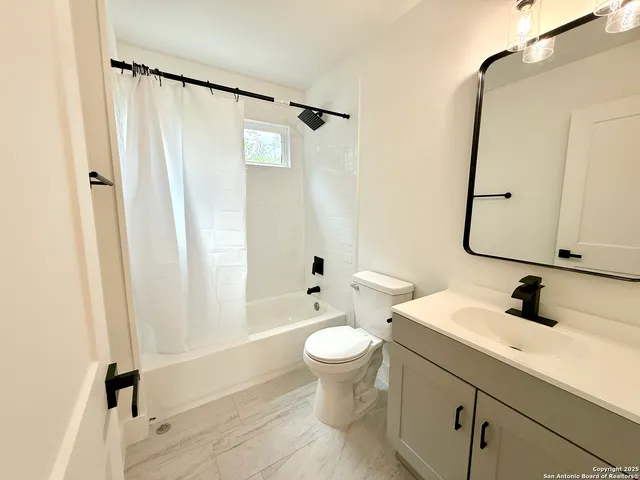 $850 | 2204 West San Antonio Street, Unit 6, New Braunfels, TX 78130