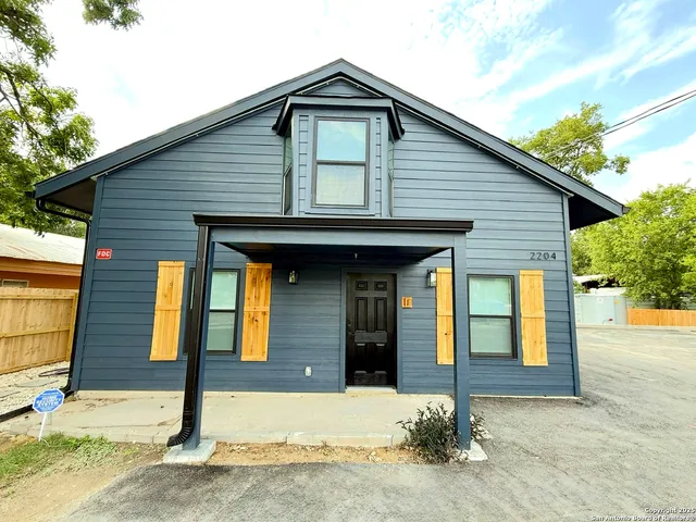 $850 | 2204 West San Antonio Street, Unit 6, New Braunfels, TX 78130
