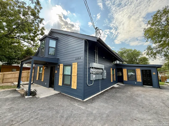 $850 | 2204 West San Antonio Street, Unit 6, New Braunfels, TX 78130